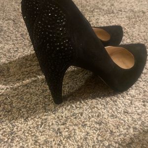 Black heels size 10 asking $25?